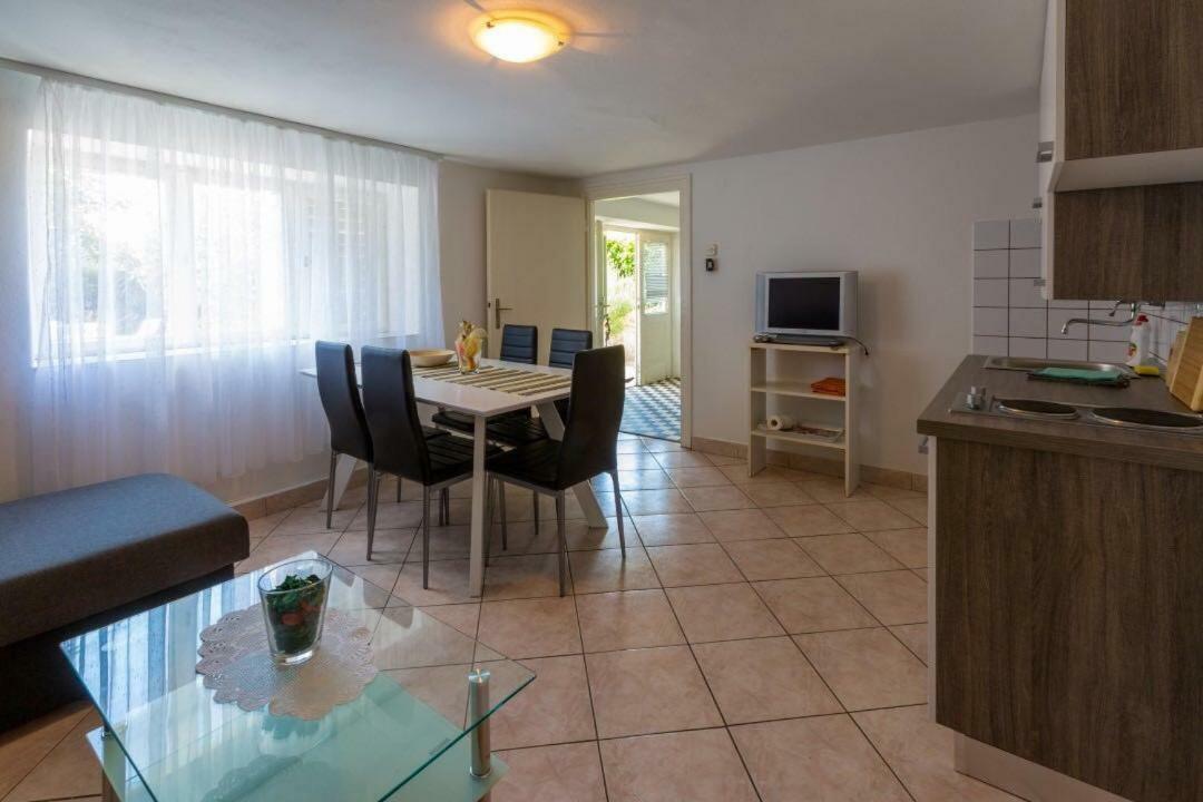 Apartment Dvorska Цриквеница Экстерьер фото