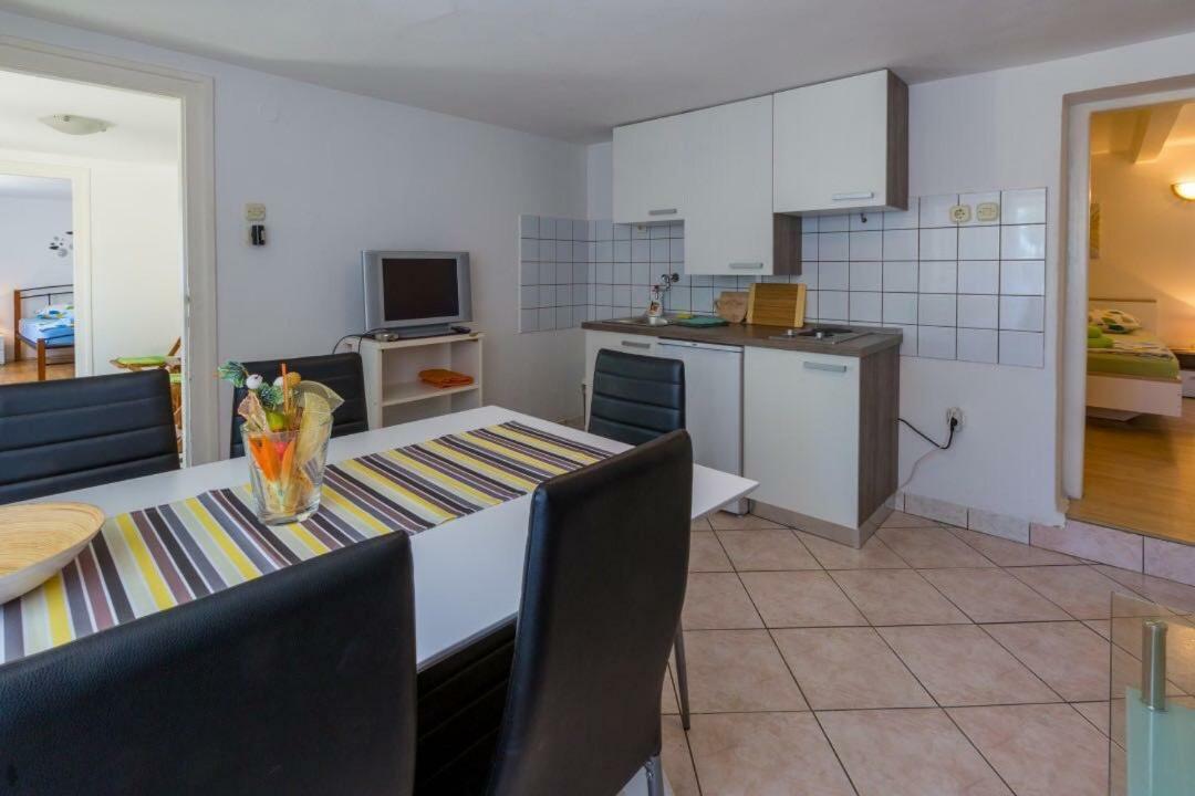 Apartment Dvorska Цриквеница Экстерьер фото