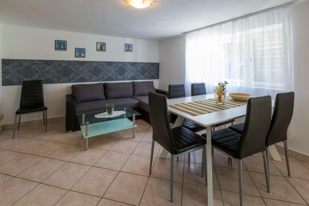 Apartment Dvorska Цриквеница Экстерьер фото